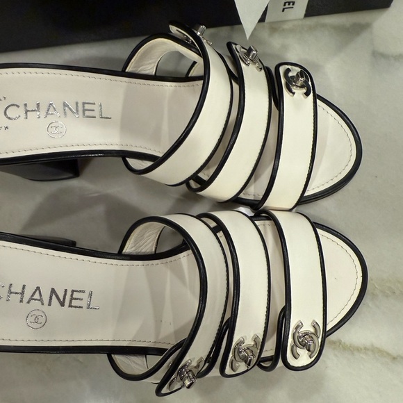 Chanel CC Turnlock Leather Sandals Size 38 White Black Mules NIB - Picture 5 of 15